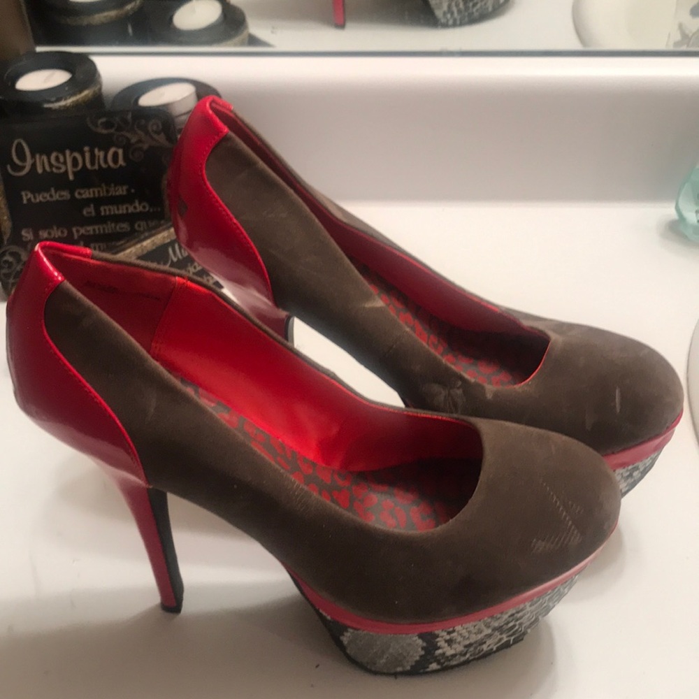 Snake print, red and grayish brown platform